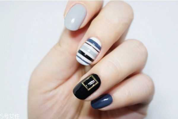 蓝色美甲怎么做？精致美甲做法教程