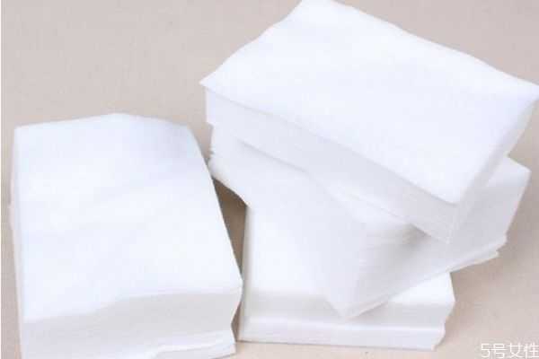 卸妆水是从上往下擦吗？卸妆水可以直接用纸巾吗