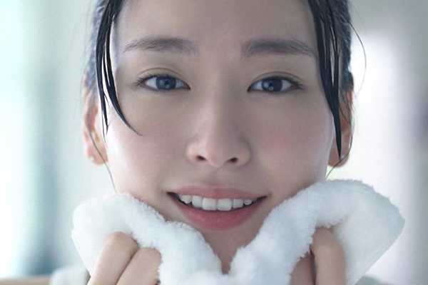 弱酸性洗面奶的坏处 弱酸性洗面奶有哪些 弱酸性洗面奶的坏处 弱酸性洗面奶有哪些