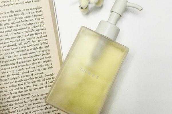 用卸妆油还需要用洗面奶吗？用卸妆油会导致长痘吗