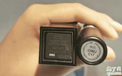 巴宝莉93和mac chili哪个好看 巴宝莉93和mac chili哪个好看