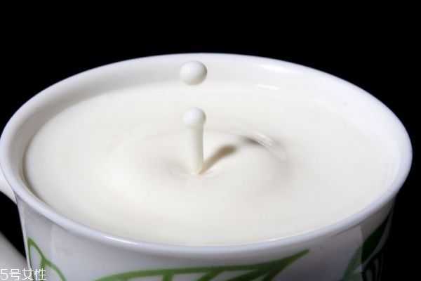 用牛奶洗脸可以美白么 用牛奶洗脸可以美白么