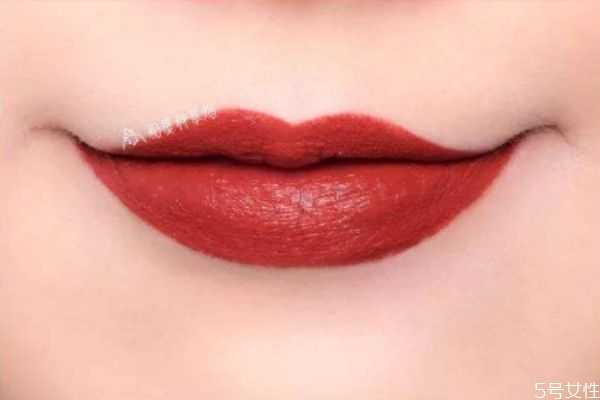 女人必备三款口红颜色是哪些 根据肤色选口红的方法