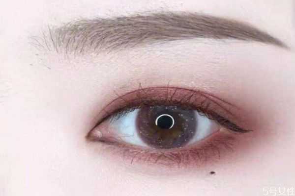 怎么画眼妆显得温柔 如何画一个温柔的妆