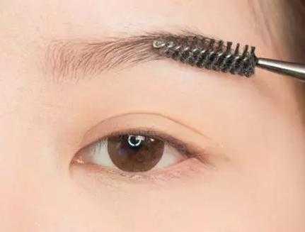 眼妆怎么画最迷人漂亮？怎样画眼妆简单又漂亮