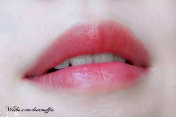 正确的唇部护理习惯