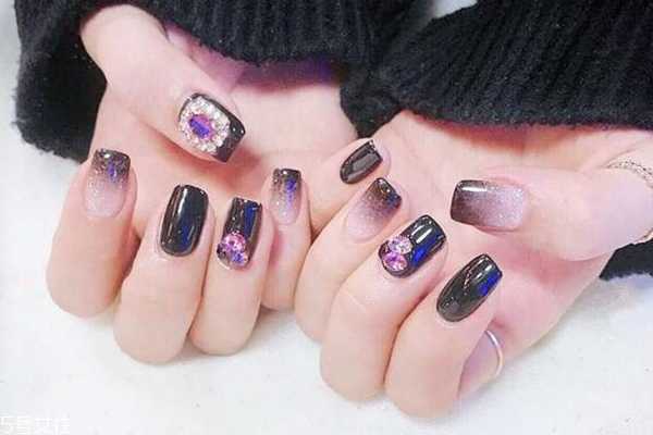 2024年最新低调显白美甲图片