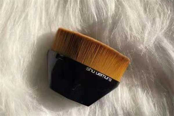 植村秀55号粉底刷真假对比方法 植村秀粉底刷是什么毛