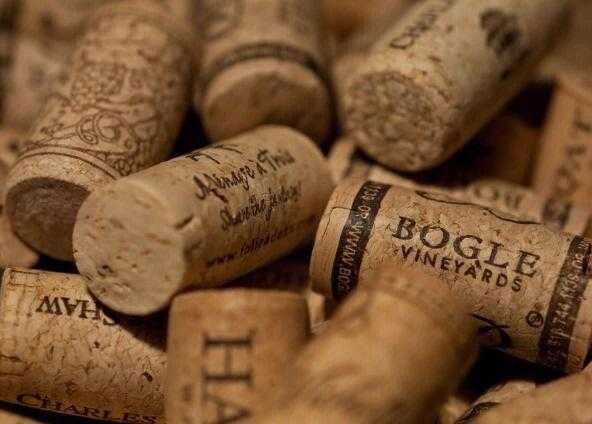 红酒木塞如何打开 红酒木塞如何打开