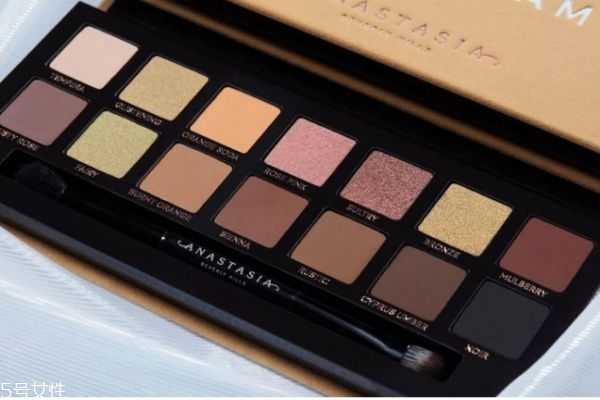 细闪眼影盘有哪些？好看的细闪眼影