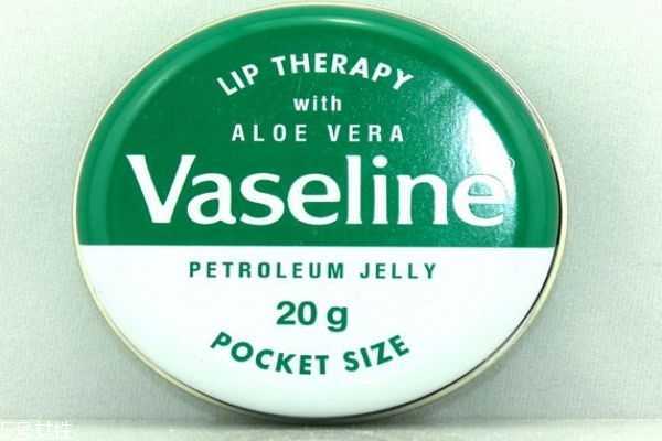 凡士林可以涂脸吗