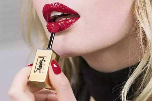 初学者怎么涂唇釉 初学者怎么涂唇釉