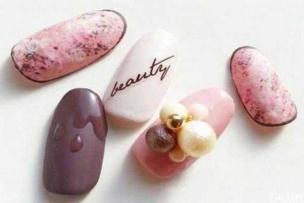 日式光疗美甲怎么做？哪几款日式美甲值得推荐