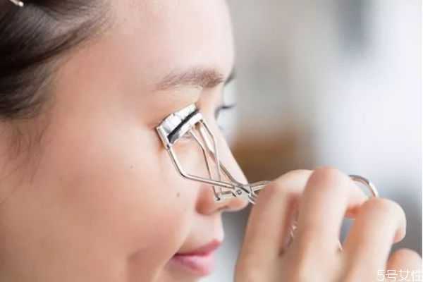 睫毛夹夹多长时间有效?睫毛夹要夹多久 睫毛夹夹多长时间有效?睫毛夹要夹多久