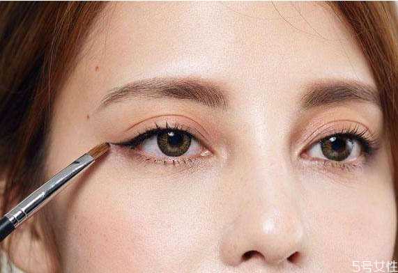 眼线笔干了需要放水里泡多长时间 眼线笔干了需要放水里泡多长时间