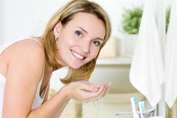 晒后用冷水洗脸还是用热水洗脸 晒后用冷水冲会变黑吗