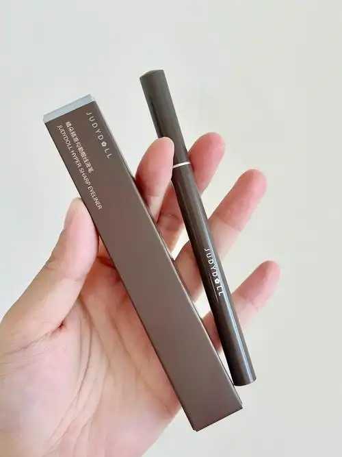 眼线笔含有防腐剂吗 眼线笔含有防腐剂吗