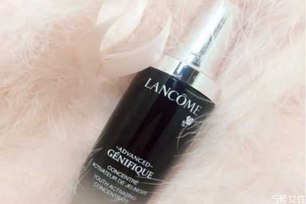 肌底液可以晚上用吗？用完肌底液可以不用精华吗