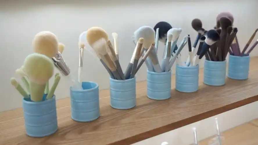 眼线刷需要配合眼线膏用吗？眼线刷配合眼线膏怎么用