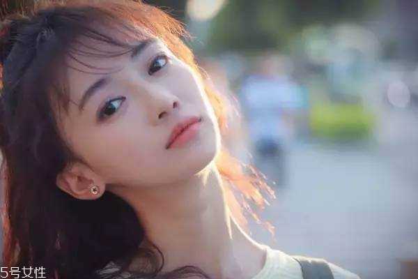 秋季皮肤好干怎么补水