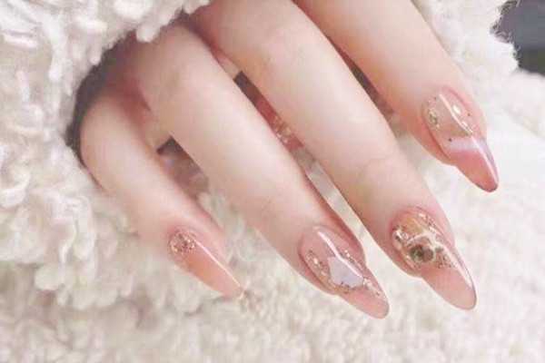 做美甲一次要多长时间 做美甲一次要多长时间