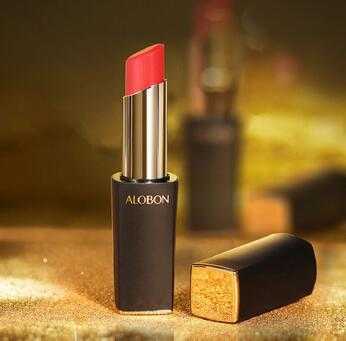 厚嘴唇涂口红技巧 厚嘴唇涂什么口红好看