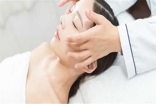 不擦护肤品皮肤会更好吗