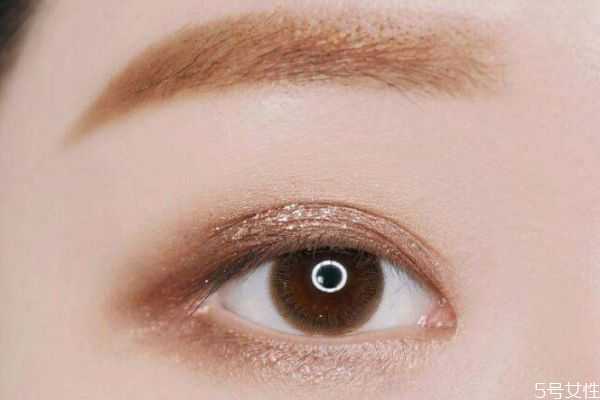 眼影亮粉怎么洗掉?眼影的小细闪怎么卸不掉 眼影亮粉怎么洗掉?眼影的小细闪怎么卸不掉