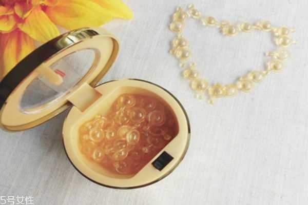 雅顿时空胶囊和小棕瓶哪个好