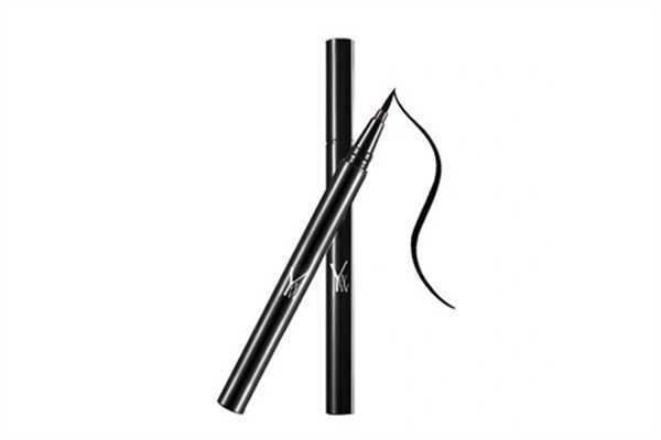 眼线笔晕染怎么解决 眼线笔晕染怎么解决