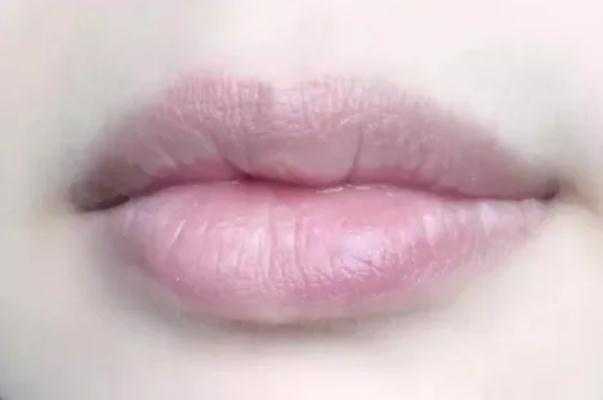 唇纹深是什么原因造成的 唇纹深适合什么质地的口红