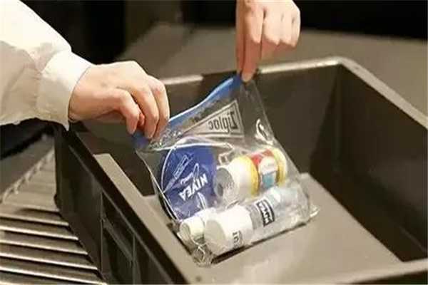 坐飞机能带化妆品吗 坐飞机能带化妆品吗