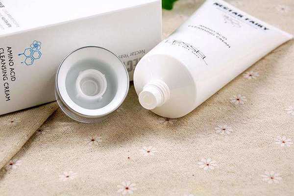 混油皮痘痘肌适合什么洗面奶