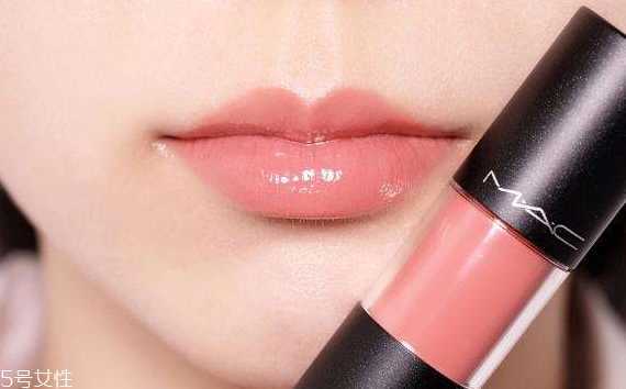 水光唇釉适合什么妆容？