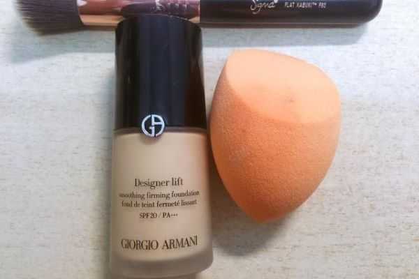 美妆蛋怎么上粉底液