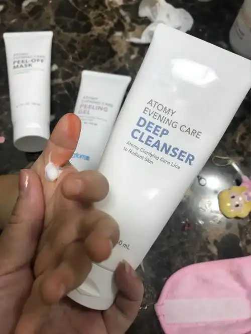 精华乳主要涂在哪个部位