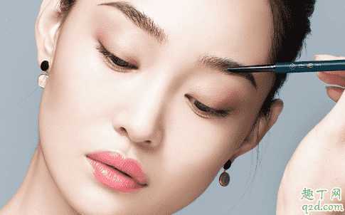 花西子眉笔大三角好用还是纤细好用？花西子眉笔怎么选颜色