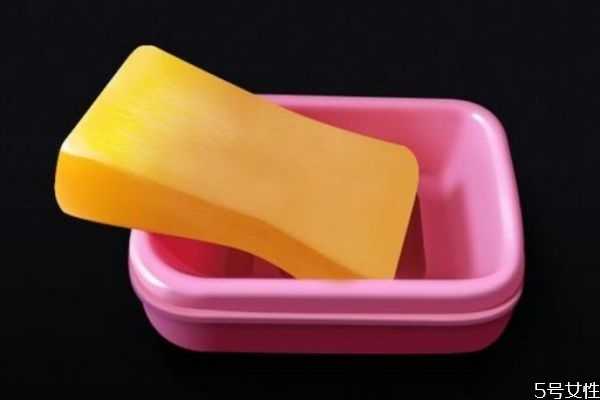 透明皂和普通香皂有什么区别？白肥皂和黄肥皂区别