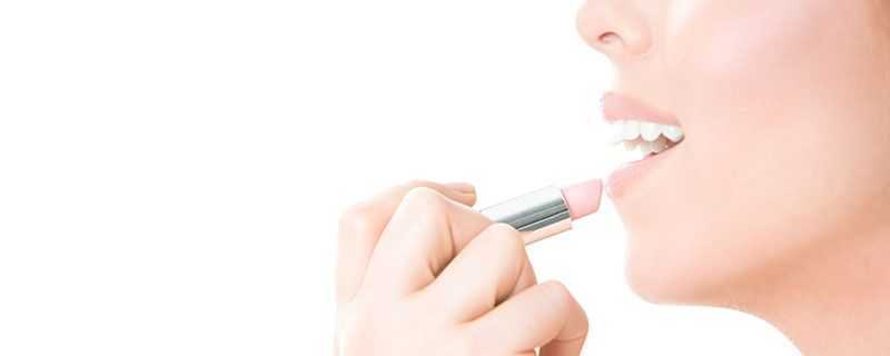 涂唇膏的好处与坏处 涂唇膏的好处与坏处