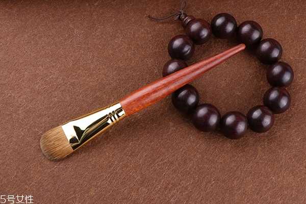 第一次买粉底刷怎么挑