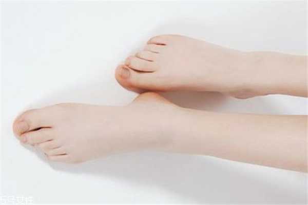 用脚膜脱皮正常吗 用脚膜脱皮正常吗