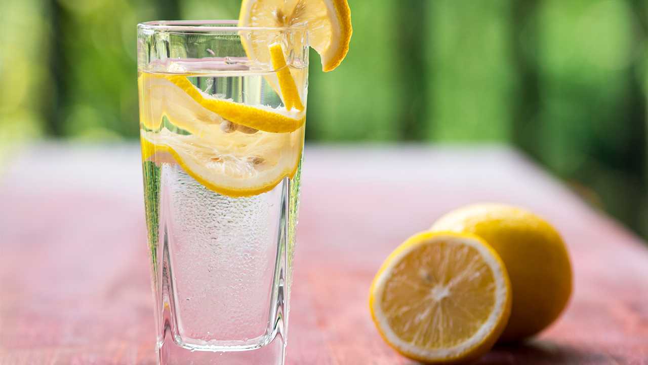 柠檬水洗脸有什么作用?柠檬水洗脸的方法是什么? 柠檬水洗脸有什么作用?柠檬水洗脸的方法是什么?