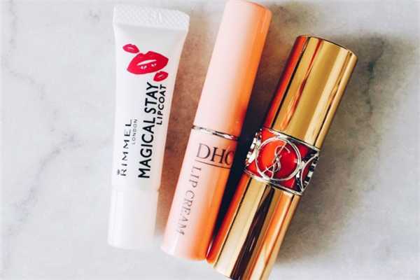 口红雨衣接吻会掉色吗 口红雨衣接吻会掉色吗