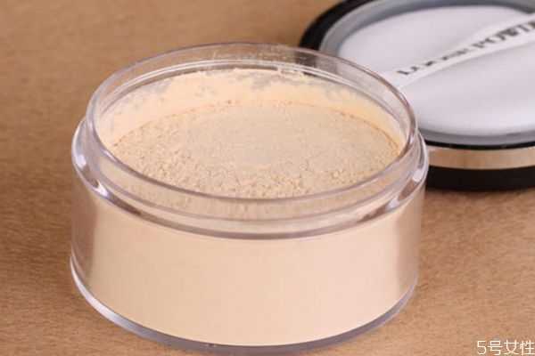粉底液后几分钟用散粉 粉底液后几分钟用散粉