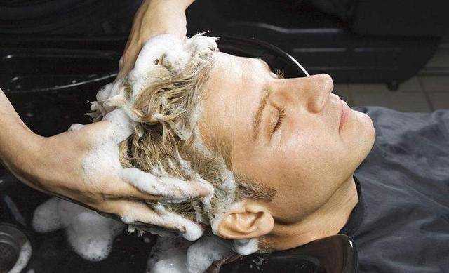 夏天天热多久洗一次头最科学？