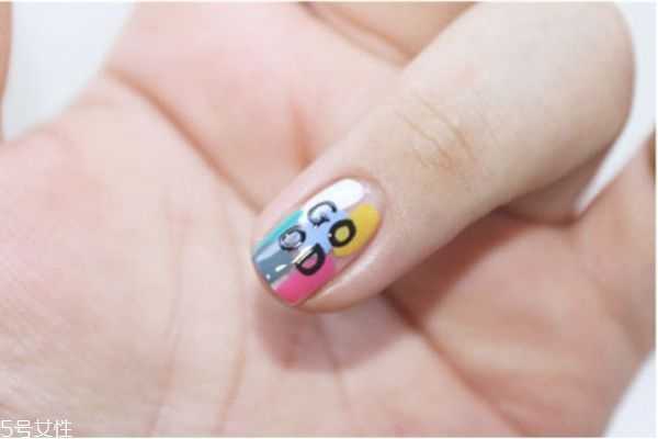 清新色块撞色美甲怎么做? 清新色块撞色美甲怎么做?