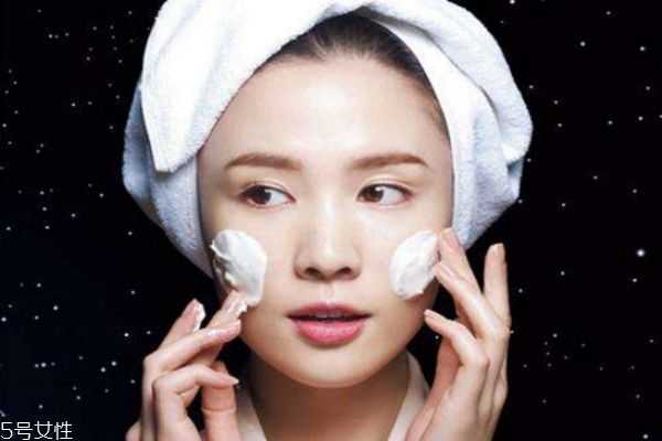 长期清水洗脸对皮肤有什么影响