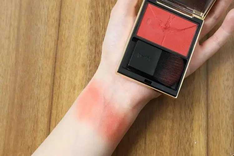 哪个颜色的腮红百搭好看 哪个颜色的腮红百搭好看