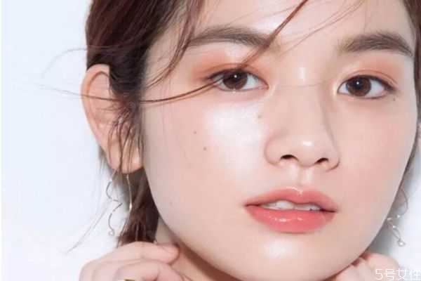 如何化妆自然好看?怎样化淡妆好看又简单 如何化妆自然好看?怎样化淡妆好看又简单