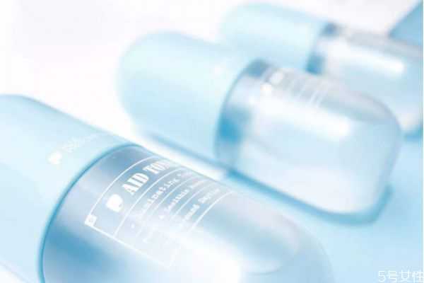 精华水和爽肤水哪个好?精华水与精华液的区别 精华水和爽肤水哪个好?精华水与精华液的区别